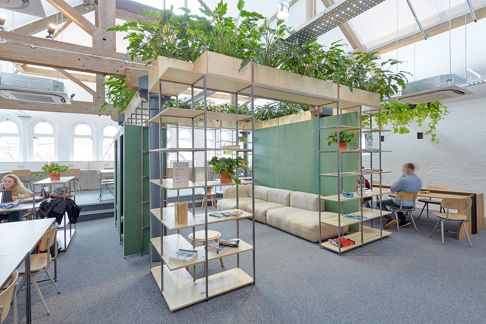 The planted mezzanine frame